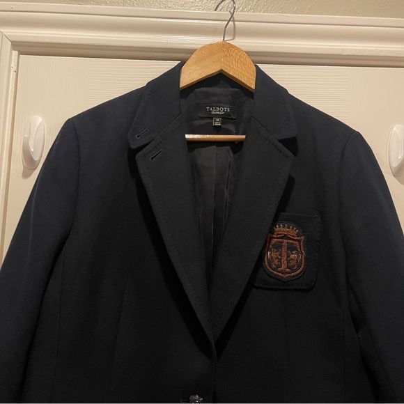 Talbots Blazer Women’s 14 Navy Logo Patch Buttons Preppy Classic Academia Office - Picture 3 of 11